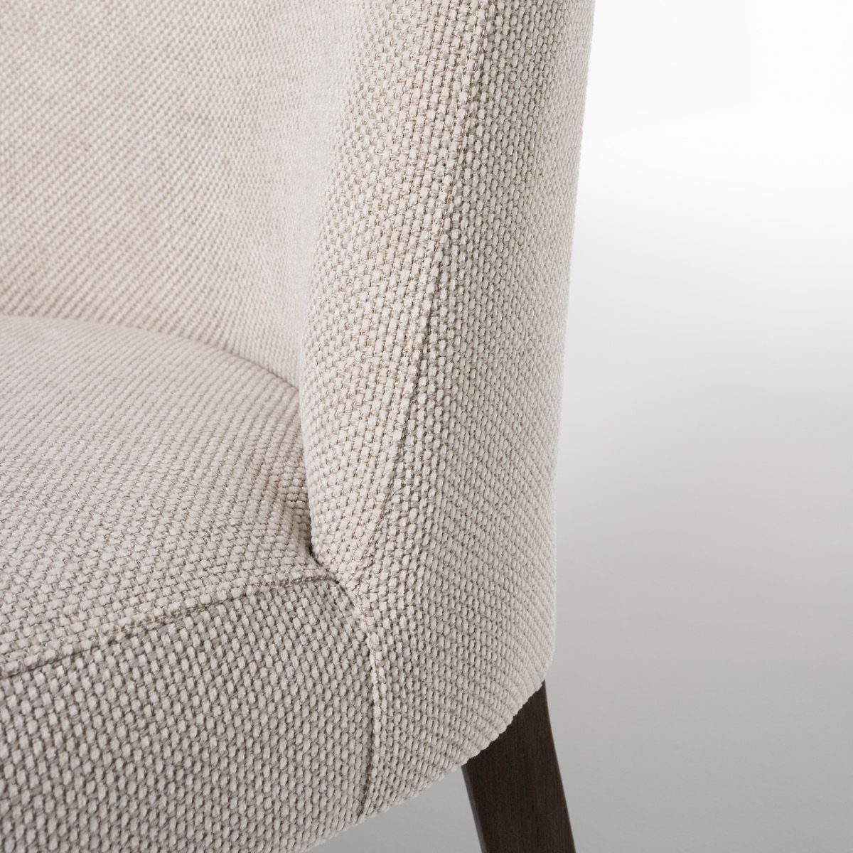 Embla spisestol (Røkte ben, Silent lys sand)