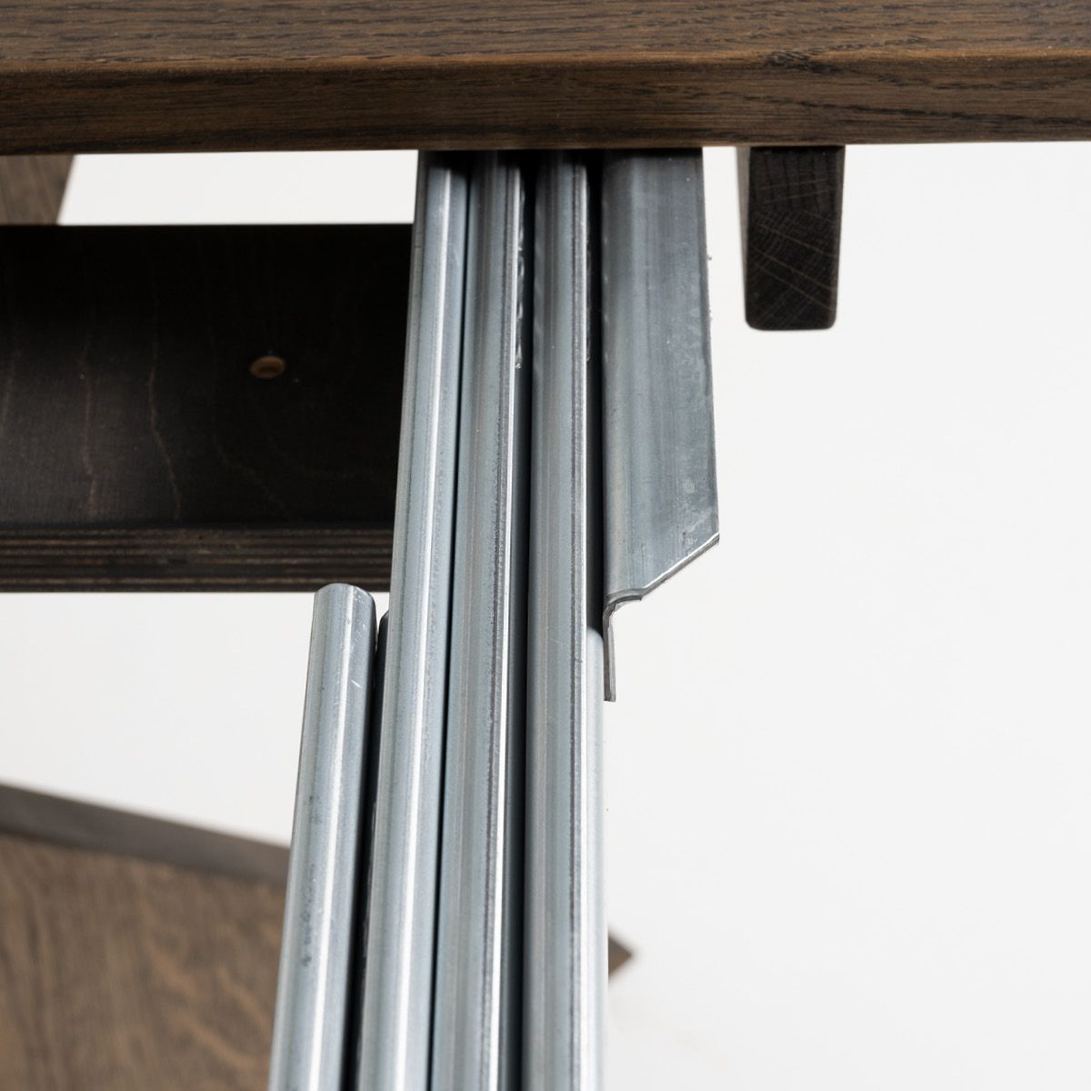 Aspen rundt spisebord ø140 (340) med 4 tilleggsplater røkt heltre eik