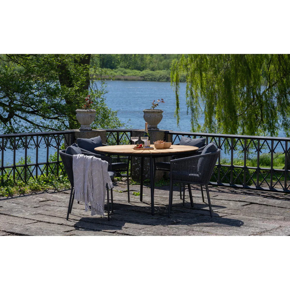 Cleveland spisegruppe (teak/aluminium) grå/sort/natur