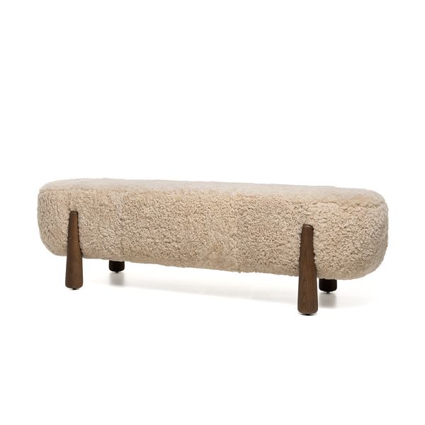 Hovedbilde Lodge puff (153x48x46) saueskinn natur